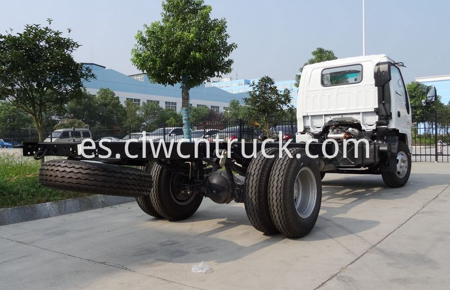 ISUZU road wrecker chassis 3